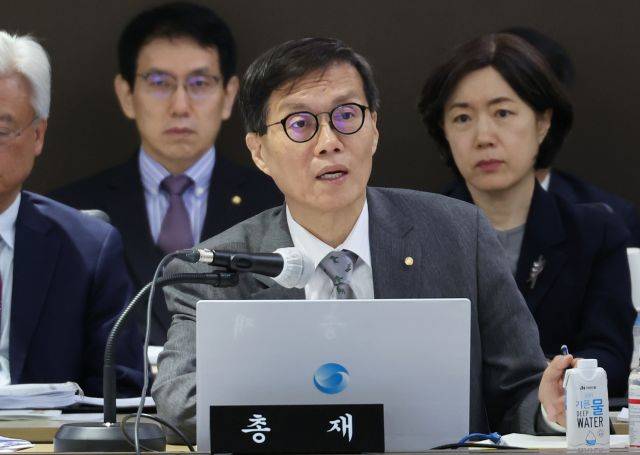 이창용 한국은행 총재가 23일 서울 중구 한국은행에서 국정감사에서 질의에 답하고 있다. 연합뉴스