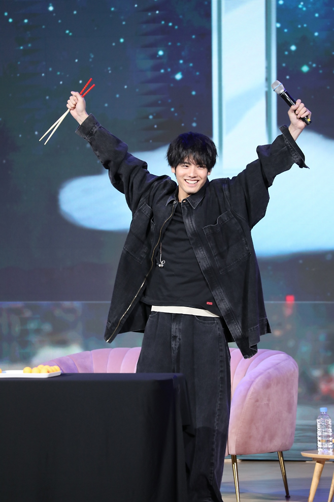 아카소 에이지. 지니어스