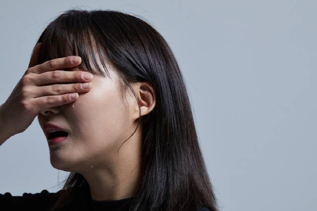 눈물을 흘리면 스트레스 호르몬이 배출되고 행복 호르몬, 면역세포가 분비된다./사진=게티이미지뱅크