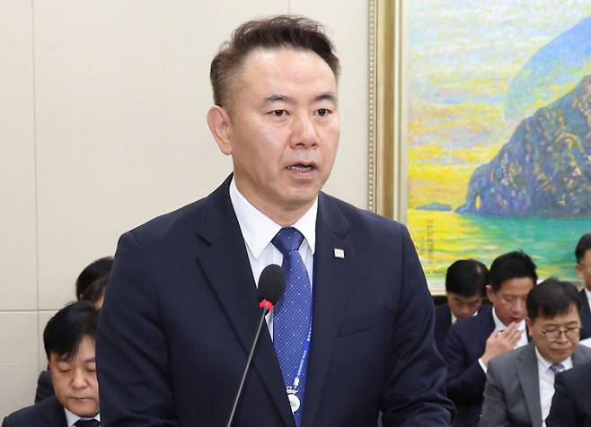 유재훈 예금보험공사 사장이 24일 서울 여의도 국회에서 열린 정무위원회 국정감사에서 업무보고를 하고 있다./사진=뉴스1