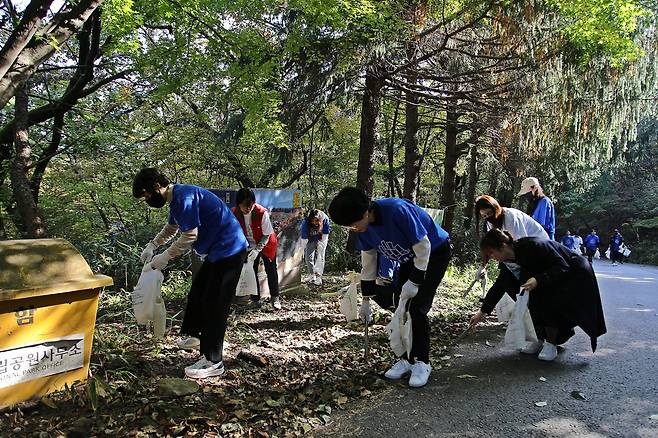 광주신세계, 무등산 플로깅 [광주신세계 제공·재판매 및 DB 금지]