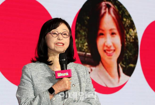 이지선 이화여자대학교 사회복지학과 교수가 26일 서울 강남구 삼성동 인터컨티넨탈 서울 코엑스에서 열린 ‘제12회 이데일리 W페스타’에서 ‘꽤 괜찮은 해피엔딩’이란 주제로 강연을 하고 있다. (사진=이데일리 방인권 기자)