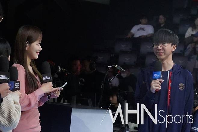 ⓒMHN스포츠 이솔 기자, 함예진 아나운서-PSG 탈론 정글러 '준지아' 위쥔자