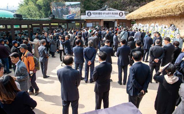 26일 경북 구미시 상모동 박정희 대통령 생가에서 (사)박정희대통령생가보존회 주관으로 추모제와 추도식이 거행됐다. 구미시 제공