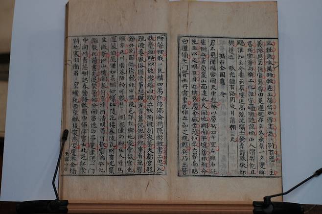 박제가의 <성시전도시>. 조선의 수도 한양의 풍물을 적나라하게 전달했다. 박제가의 시는 정조가 실시한 시험에서 2등을 차지했다. |안대회 성균관대 교수 제공