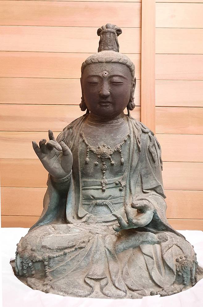 높이 50.5㎝·무게 38.6㎏의 금동관음보살좌상.[사진제공=연합뉴스]