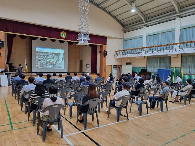 [안동=뉴시스] 11일 구미초등학교에서 ‘그린스마트스쿨 임대형 민자사업(BTL) 추진에 따른 배치·평면(안) 설명회’가 진행되고 있다. (사진=경북교육청 제공) 2023.07.11 *재판매 및 DB 금지