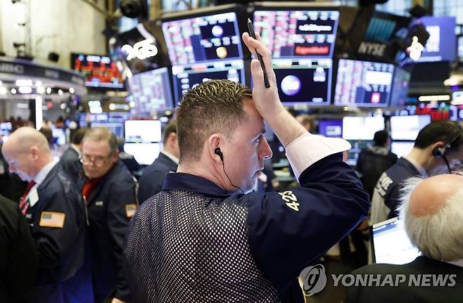 NYSE 입회장에서 일하는 트레이더의 모습 [연합뉴스 자료사진]