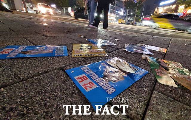 논현동 일대 유흥업소에 종사하는 한 관계자는 "여기(A유흥업소) 일하던 사람들은 지난 월요일에 다 떠났다. 저기서 어떻게 장사 하겠나. 건너편 대형 커피 전문점을 지나서 골목길 인근으로 옮겨 영업을 하고 있다"고 취재진에 귀띔했다.