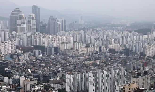 높은 호가·고금리에 “당분간 지켜보자”... 성수기에도 서울 아파트 거래 ‘지지부진’