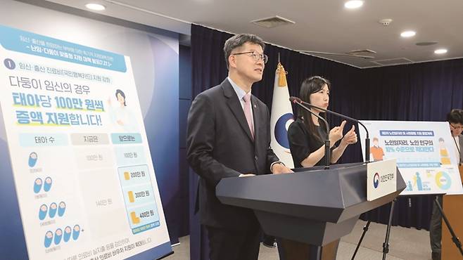 정부가 '3+3 부모육아휴직제'를 '6+6 부모육아휴직제'로 확대하겠다고 밝혔다.[사진=뉴시스]&nbsp;