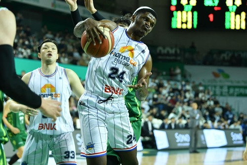 KCC의 알리제 드숀 존슨 [KBL 제공. 재판매 및 DB 금지]