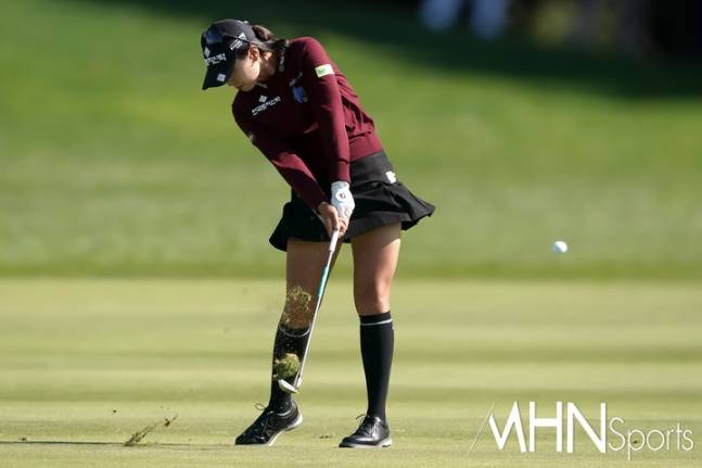 박현경이 29일 열린 KLPGA 투어 SK네트웍스 서울경제 레이디스 클래식 최종라운드에서 샷을 하고 있다.(사진=서귀포, 박태성 기자)
