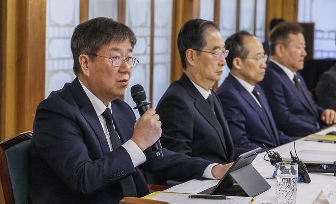 고위 당·정·대 협의회. 국민의힘과 정부, 대통령실이 29일 서울 종로구 총리공관에서 고위당정협의회를 개최했다. 김대기 대통령비서실장(위쪽 첫번째)과 김기현 국민의힘 대표(아래쪽 사진)가 각각 모두발언을 하고 있다. 연합뉴스