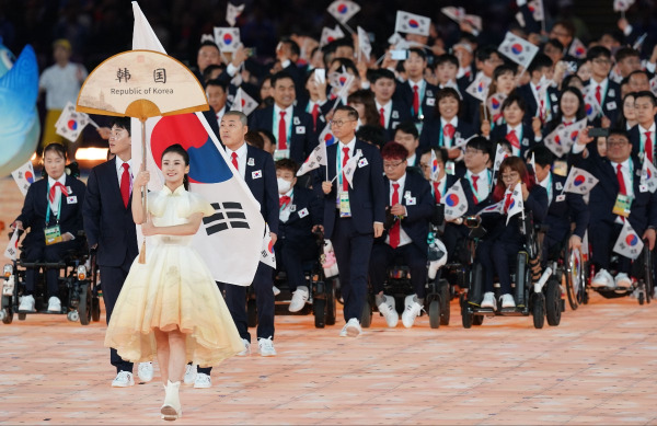 22일 열린 2022 항저우 장애인아시아경기대회 개막식에 입장한 한국 선수단. 대한장애인체육회 제공