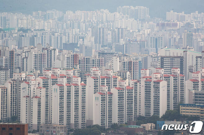 서울 아파트값 '숨고르기 국면'…외곽에선 고점 대비 30% 하락 거래도