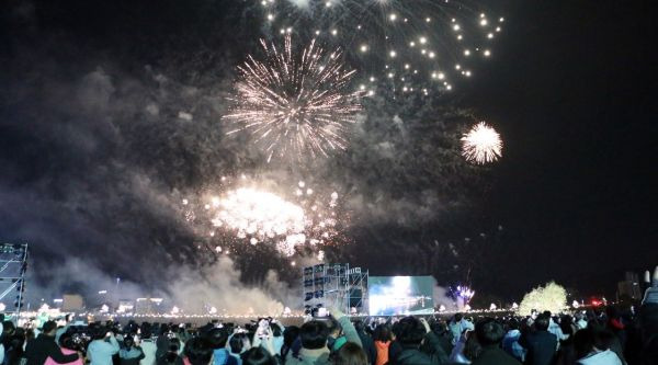 2023나주축제, 영산강은 살아있다 축제 폐막 불꽃쇼.[사진 제공=나주시]