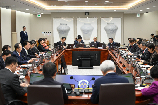 윤석열 대통령이 30일 서울 용산 대통령실 청사에서 국무회의를 주재하고 있다. 대통령실 제공