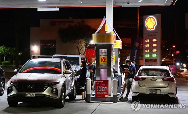 지난 2일 미국 캘리포니아에 있는 주유소. [AFP=연합뉴스 자료사진]