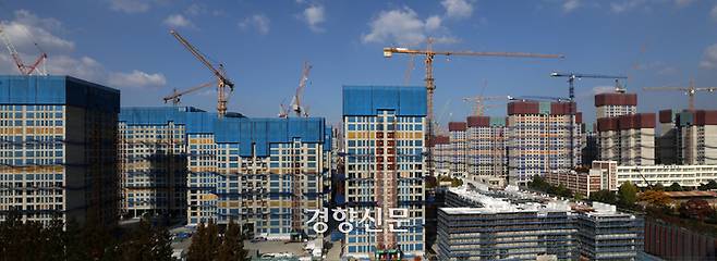 서울 강동구 둔촌주공아파트의 공사 현장