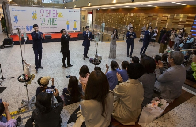 종근당홀딩스가 30일 서울 마곡동 이대서울병원 우복희 아트홀에서 ‘종근당 오페라 희망이야기 오페라&콘서트'를 개최했다./종근당홀딩스