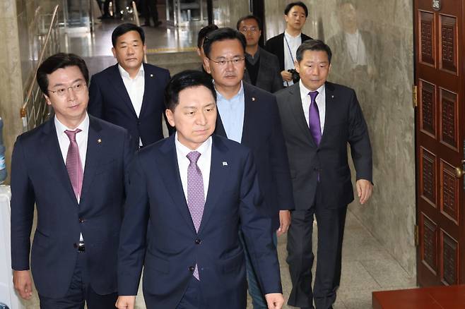 김기현 국민의힘 대표가 지난 15일 국회에서 열린 의원총회에 참석하고 있다. ⓒ연합뉴스