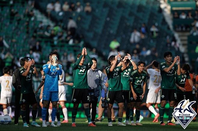 ▲ 전북 현대와 포항 스틸러스와 1-1로 비겼다. ⓒ한국프로축구연맹