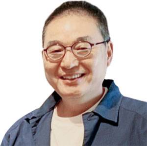 정철훈미술 칼럼니스트, 고려대 대학원 문화 콘텐츠 박사 수료, 소장전 ‘리틀 사치전’ 개최