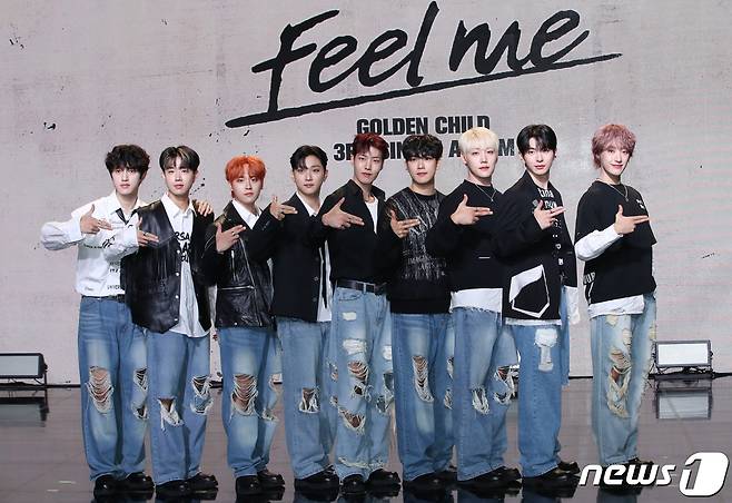 그룹 골든차일드(Golden Child)가 2일 서울 강남구 일지아트홀에서 가진 세 번째 싱글 '필 미(Feel me)‘ 발매 쇼케이스에서 포즈를 취하고 있다. 2023.11.2/뉴스1 ⓒ News1 권현진 기자