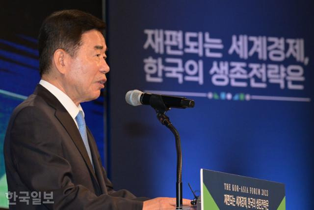 김진표 국회의장이 2일 서울 용산구 드래곤시티에서 열린 '2023 코라시아포럼'에 참석해 축사하고 있다. 최주연 기자