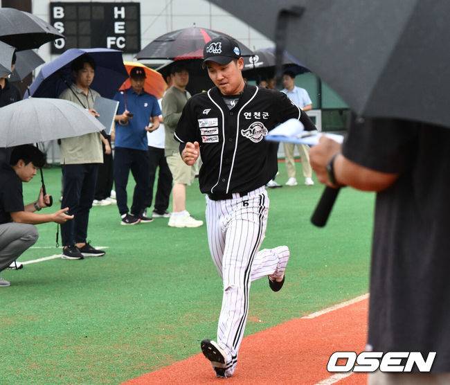 [OSEN=곤지암, 조은정 기자] 28일 경기도 광주 곤지암 팀 업 캠퍼스에서2024 KBO&nbsp;신인 드래프트 트라이아웃이 열렸다.내야수 황영묵이 주루 테스트를 하고 있다. 2023.08.28 /cej@osen.co.kr