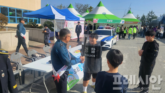 ▲신안경찰서가 학교폭력예방 홍보활동을 펼쳤다 ⓒ신안경찰서