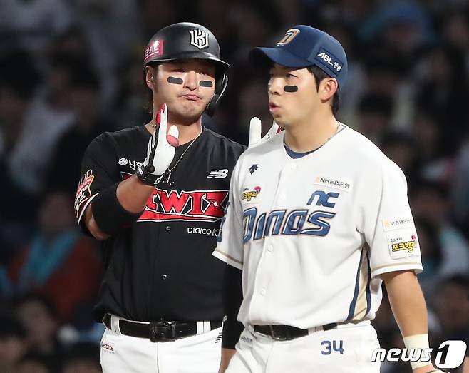 3일 오후 경남 창원시 마산회원구 창원NC파크에서 열린 프로야구 '2023 신한은행 SOL KBO 포스트시즌' 플레이오프 4차전 kt 위즈와 NC 다이노스의 경기 1회초 1사 1,3루 상황 kt 박병호가 1타점 적시타를 치고 기뻐하고 있다. 2023.11.3/뉴스1 ⓒ News1 윤일지 기자