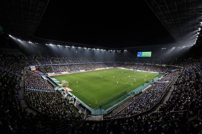 울산문수축구경기장/ K리그1/ 울산현대축구단 vs 전북현대모터스/ 전경/ 관중석/ 사진 김재훈