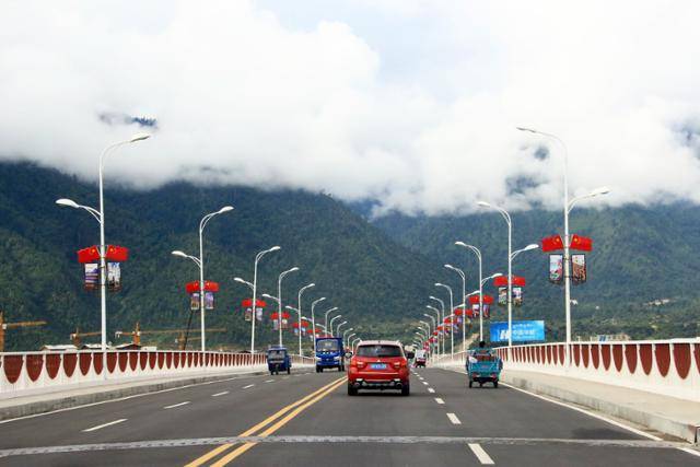 바이에서 출발해 라싸를 향해 가는 길. ⓒ최종명