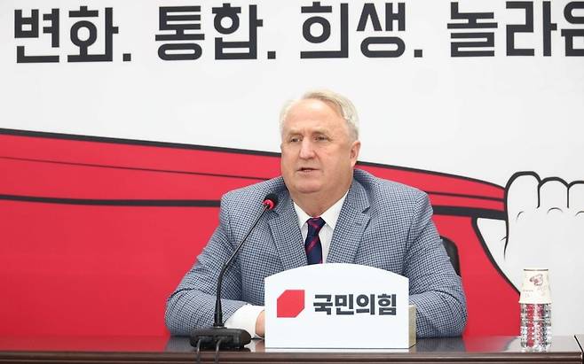 국민의힘 인요한 혁신위원장이 3일 여의도 당사에서 열린 제2차 전체회의에서 발언을 하고 있다.  /사진=김병언 기자