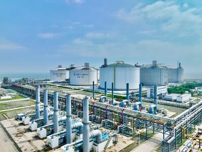 China's Largest LNG Storage Tank of 270,000 Cubic Meters Now in Operation. (PRNewsfoto/SINOPEC)