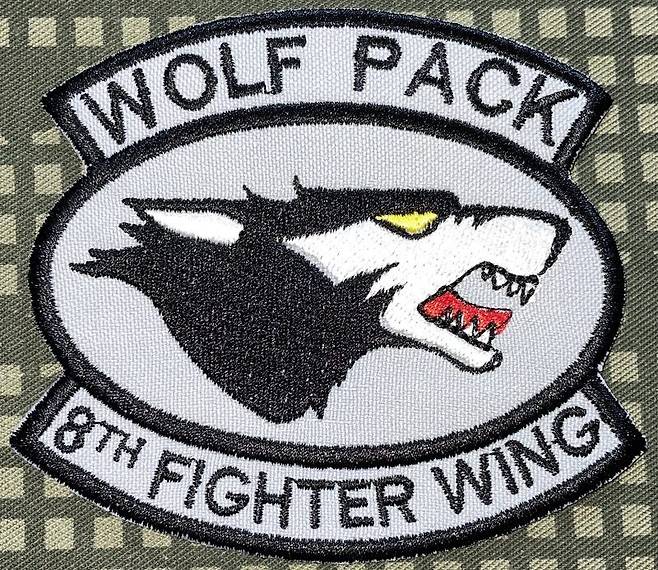 군산 미 8전비 울프팩 패치.
