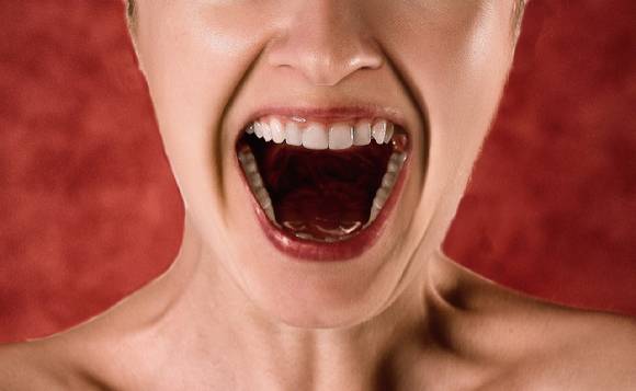 나이 들수록 외모뿐 아니라 목소리도 변한다. 본 기사와 무관한 이미지. [사진=픽사베이]