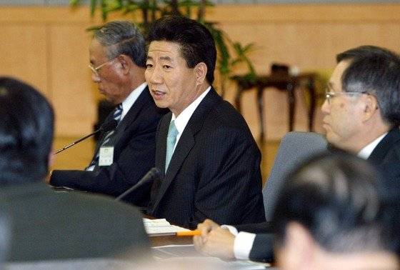 2003년 11월 6일 서울 중앙청사별관에서 열린 신행정수도건설 국정과제회의에서 노무현 대통령이 인사말을 하고 있다. 중앙포토