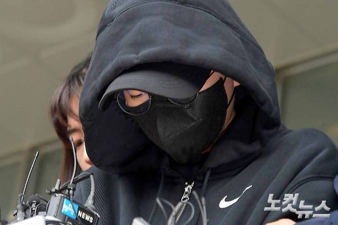 남현희 전 펜싱 국가대표 재혼 상대로 알려진 뒤 사기 의혹을 받는 전청조 씨가 3일 서울 송파경찰서에서 영장실질심사를 위해 서울동부지법으로 이송되고 있다. 박종민 기자