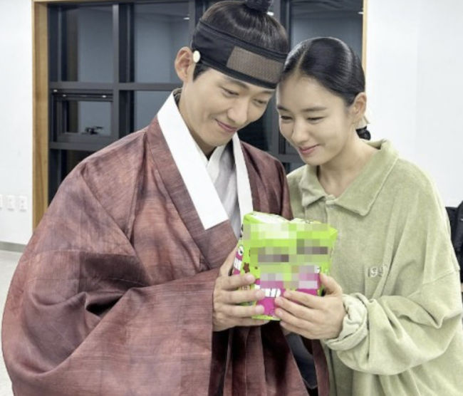 Actors Ahn Eun-jin and Namgoong Min, who are continuing to perform as lovers, reported a recent affair.On the 6th, Ahn Eun-jin revealed his two-shot through his personal account, saying, Its the first chocolate bar cookie in your life.The two people in the photo are looking at Chocolate bar sweets with a lovely smile.The netizens responded with a warm response, saying, It looks so good, Dalmatian bellflower is crazy in reality, and Drama is good because it is good among actors.On the other hand, Ahn Eun-jin and Namgoong Min appear on MBC Drama Lovers, which is aired on Friday and Saturday.