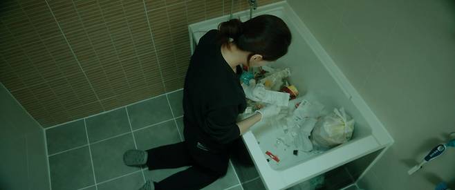 영화 ‘너를 줍다’(감독 심혜정, 2023) 스틸컷.&nbsp;시내필름/영화로운형제