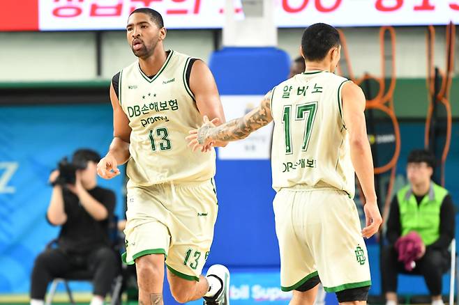 DB 전력의 핵 로슨(왼쪽)과 알바노. 사진 | KBL