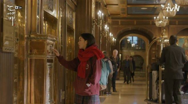 '도깨비'에서 은탁은 이 우체통을 통해 김신과 교신한다./tvN