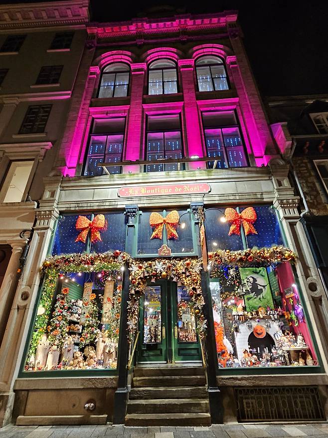 드라마 '도깨비'에서 은탁과 김신이 방문하는 부티크 드 노엘. 1년 내내 크리스마스 용품을 파는 상점이다/곽아람 기자