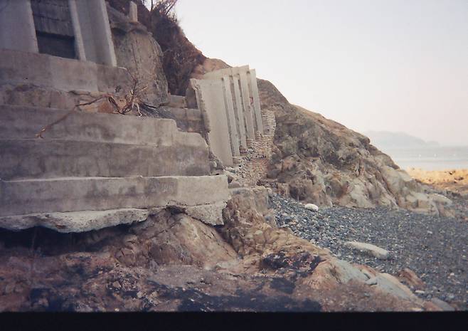 2003년 9월 태풍 '매미'로 피해를 본 매미성 부지의 모습. /백순삼씨 제공