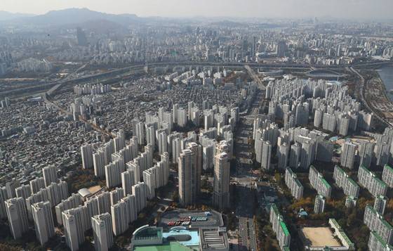 지난 9월 30대 이하의 서울 아파트 매입 비중은 37.5%로 전월(38.5%) 대비 1.0%포인트 감소했다. /사진=뉴스1