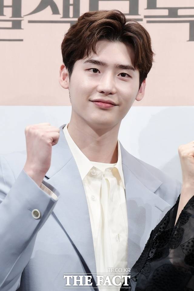 배우 이종석이 개인 제작사 설립, 제작자로서 첫걸음을 내디딘다. /더팩트 DB