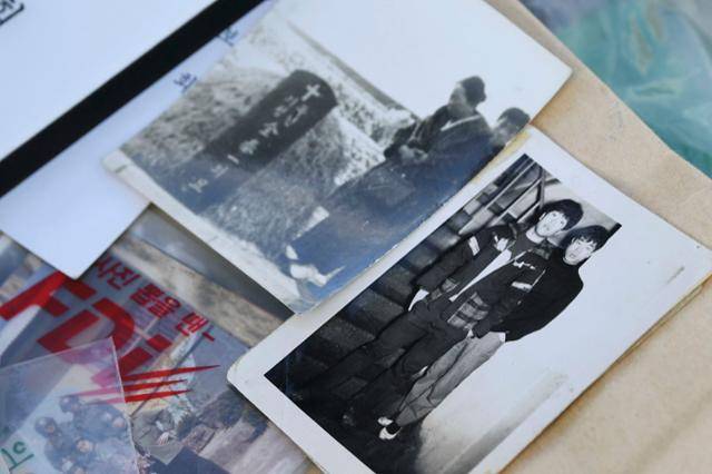 전태삼씨가 보관해 온 형 전태일 열사와 어머니 이소선 여사의 사진들. 윤서영 인턴기자